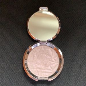 Becca Prismatic Amethyst Highlighter